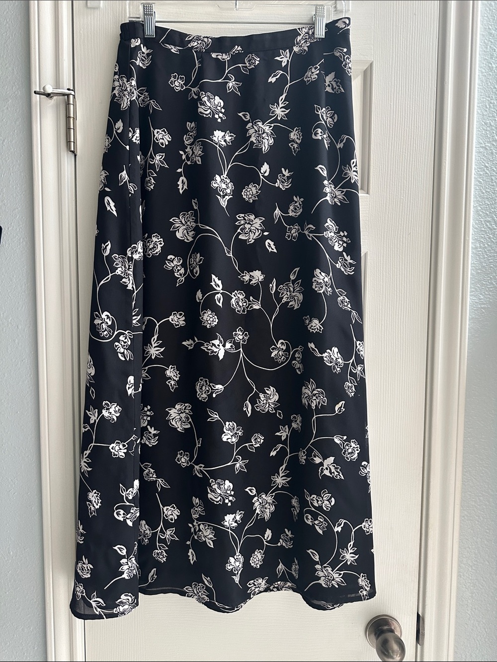 Y2K Black White Floral Maxi Skirt Women’s 14 Goth Fairycore Whimsygoth academia